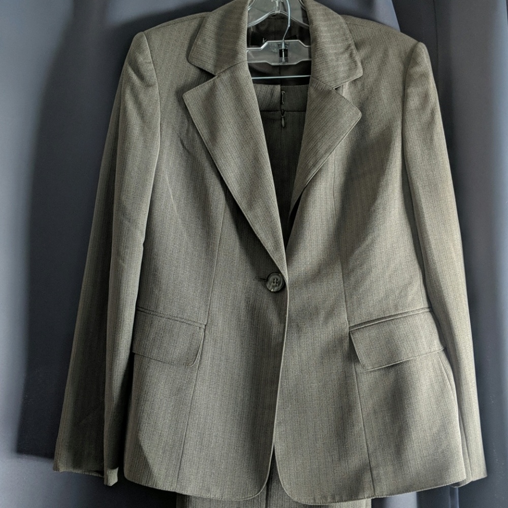 Kasper Women's Suit